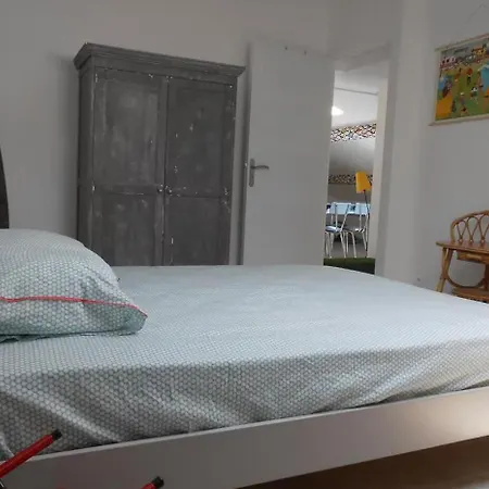 De Delphine Climatise Les Playes